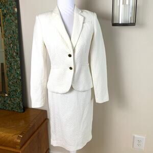 Calvin Klein Size 2/4 2-Piece Skirt Suit w/ Blazer Jacket White Textured Knit